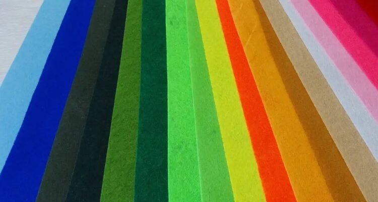 Фоаміран: Історія, Види та Використання в Творчості й Декорі