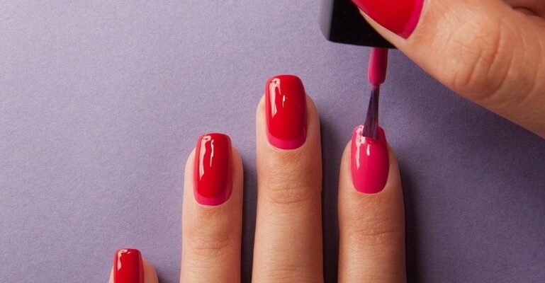 Всі тонкощі гель-лаку: переваги, склад і модні кольори 2023 року