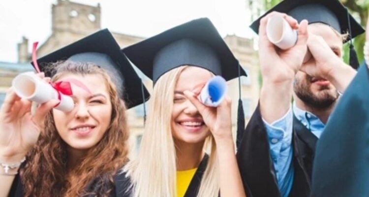 Молодший бакалавр: хто він та які переваги цієї освітньої кваліфікації?