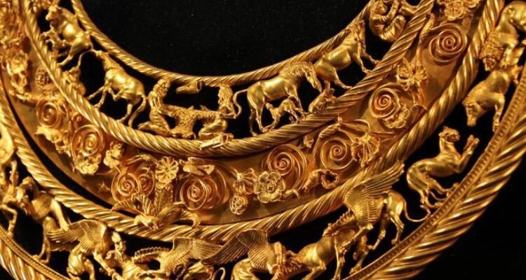 Пектораль: історія, значення та символіка стародавніх прикрас