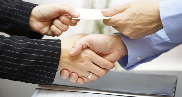 Бартер: визначення, принципи та можливості обміну без грошей