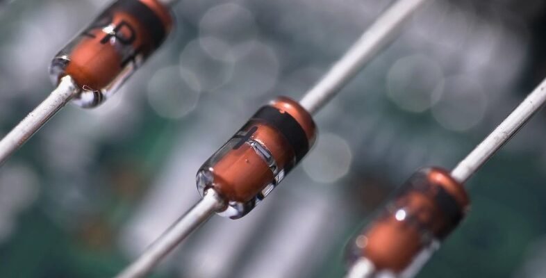 Діод: Основні Властивості, Принципи Роботи та Застосування в Електроніці