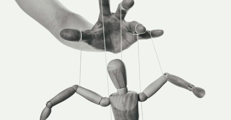 Експлуатація: визначення, приклади та наслідки для суспільства