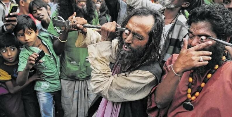 Фанатизм: Види, Психологічні Аспекти та Потенційні Наслідки