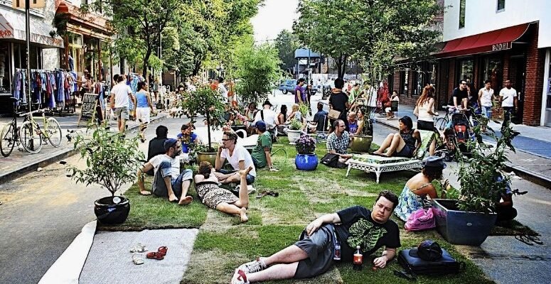 Громадське місце: визначення, правила поведінки та особливості користування