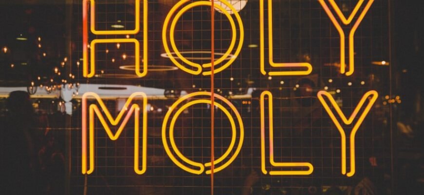 Що таке Holy Moly та інші вигуки: висловлюйте емоції без слів!