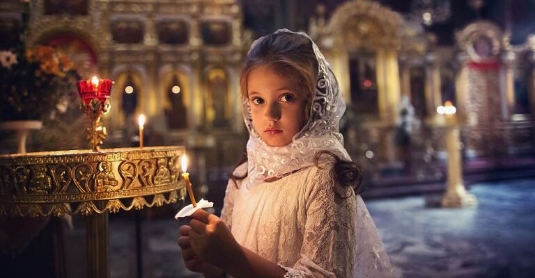 Що таке хрещення: значення, обряди та важливість в житті християн