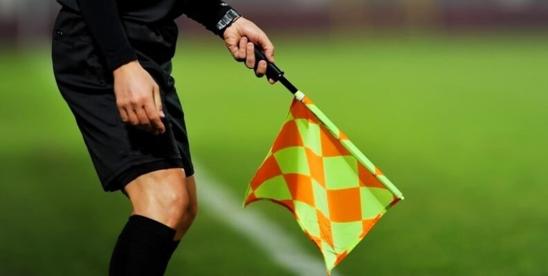 Розуміння офсайду у футболі: правила, приклади та поради для фанів