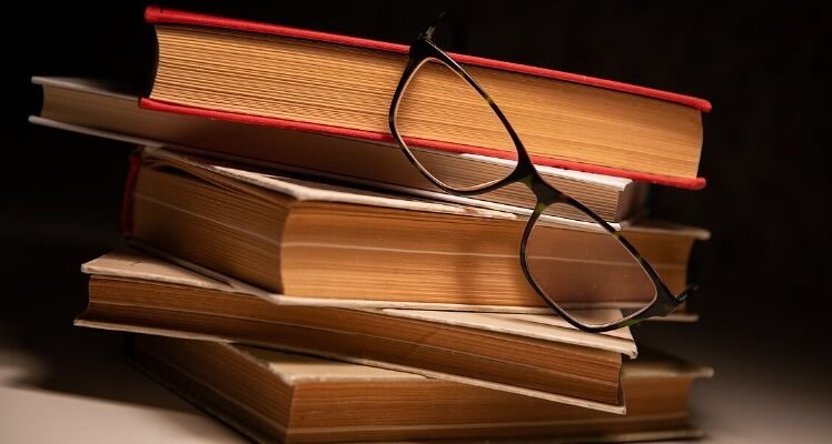 Оксиморон: значення, приклади та роль у літературних творах