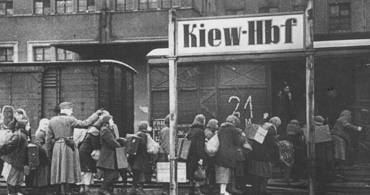 Хто такі остарбайтери: історія примусової праці українців у Німеччині