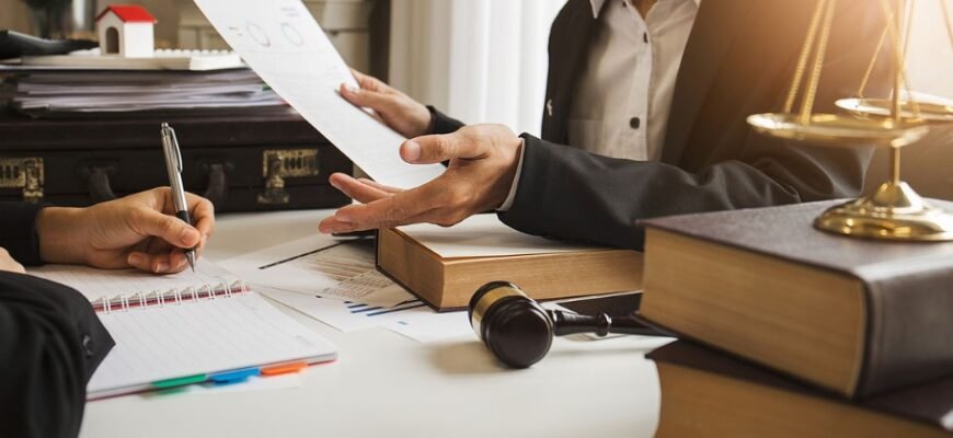 Все про правознавство: визначення, основи та значення для суспільства