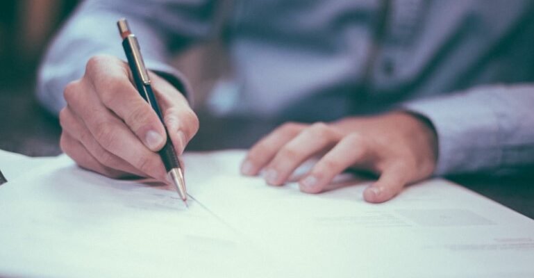 Що таке публічна оферта: визначення, особливості та практичне застосування