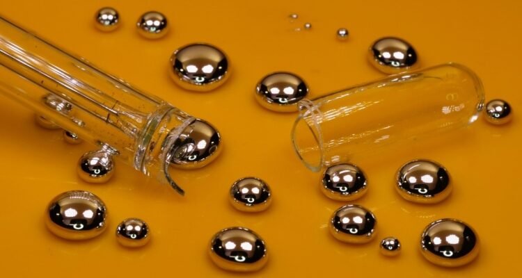 Ртуть: Що це таке, небезпека та безпечний спосіб її збору вдома