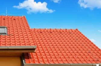 Що таке ринва (даховий жолоб): функції, типи та встановлення