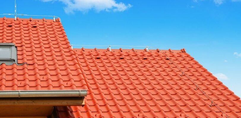 Що таке ринва (даховий жолоб): функції, типи та встановлення