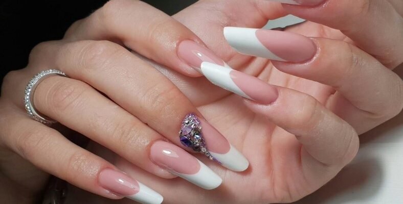 Викладний френч: стильний манікюр, що завойовує популярність у всьому світі