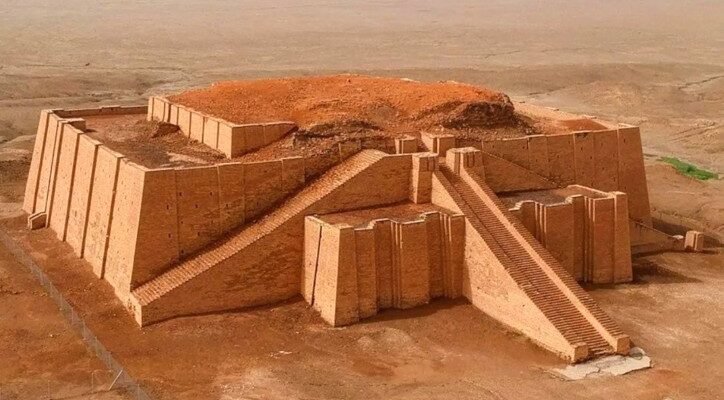 Зіккурат: Архітектурне диво давніх цивілізацій та їх сходи до неба
