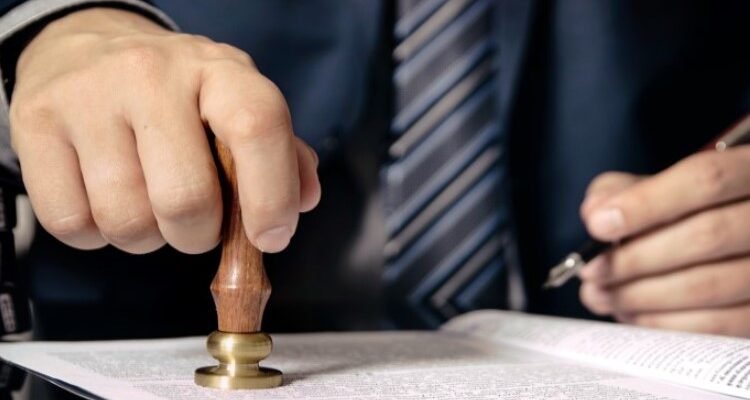 Апостиль: що це таке і як його отримати в Україні у 2023 році?