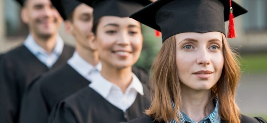 Що таке бакалавр: все про першу академічну ступінь у вищій освіті