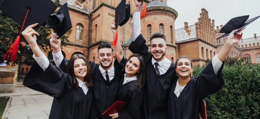 Базова вища освіта: що це таке та чому вона важлива для кар’єри?