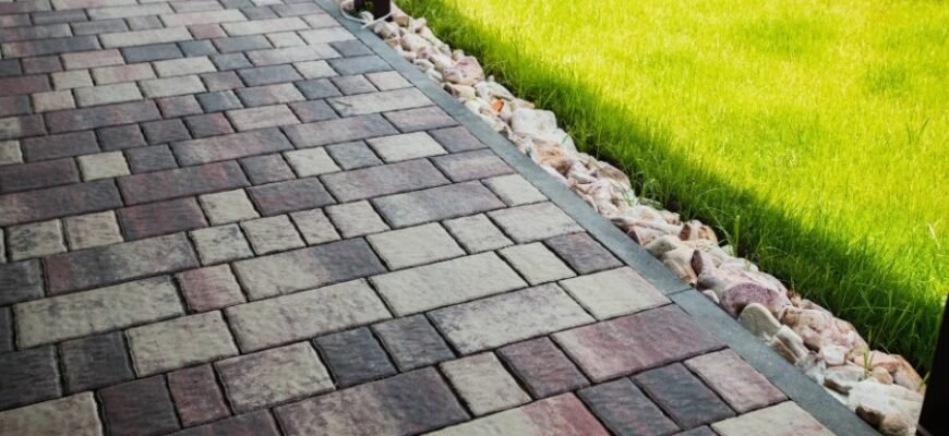 Що таке бруківка: властивості, види та застосування в ландшафті