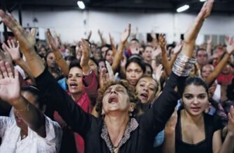 Фанатизм: визначення, причини та вплив на суспільство й культуру