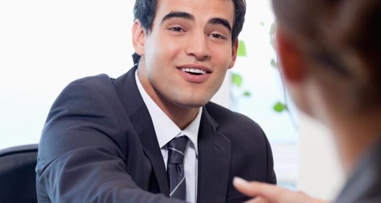 Роль менеджера з продажу: обов’язки, навички та можливості кар’єри