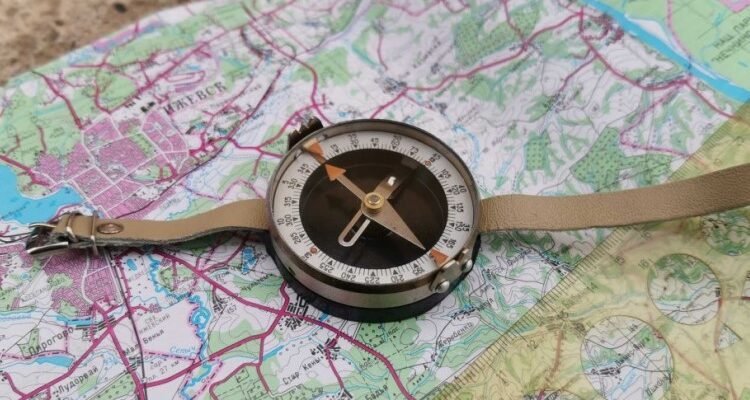 Орієнтування на місцевості: основи, методи та важливість навичок