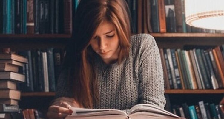 Розуміння пафосу в літературі: як він формує емоційний настрій твору