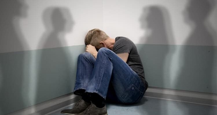 Що таке параноя: визначення, симптоми та методи лікування ефективно