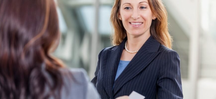 Що таке візитна картка: важливість, види та поради з оформлення