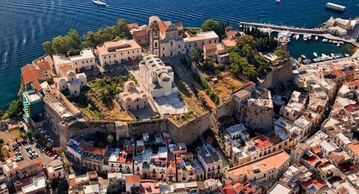 Цитадель: визначення, історія та роль у містобудуванні України