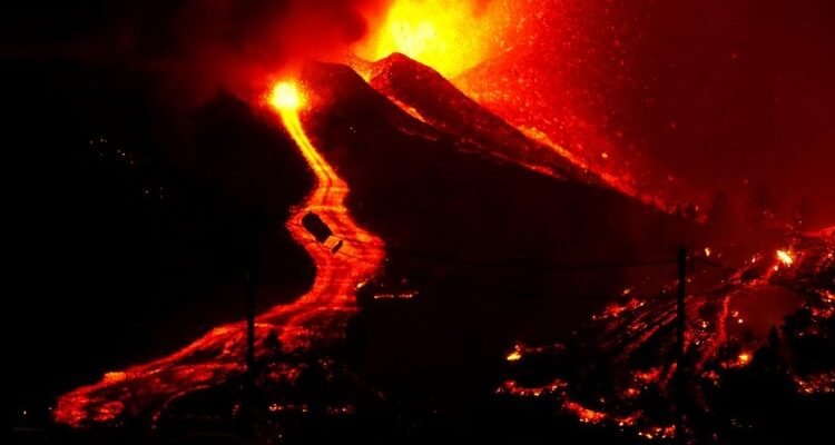 Вулкани та вулканізм: основи, процеси і вплив на планету Земля